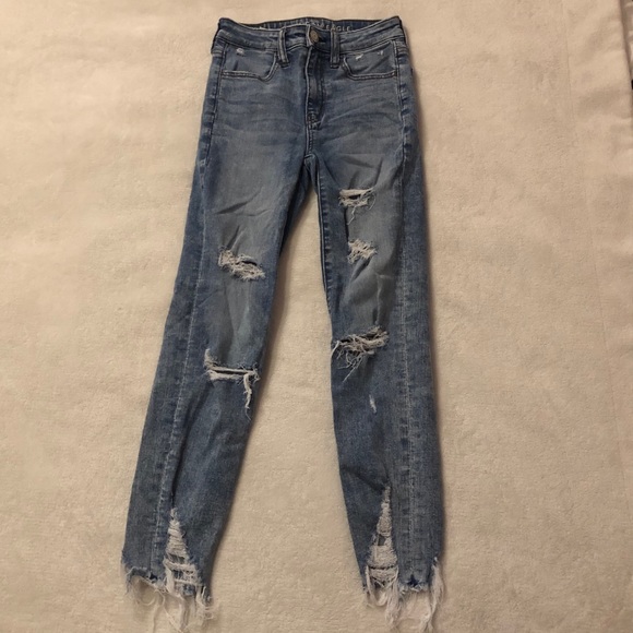 BLUE SLIGHTLY CROPPED RIPPED JEANS